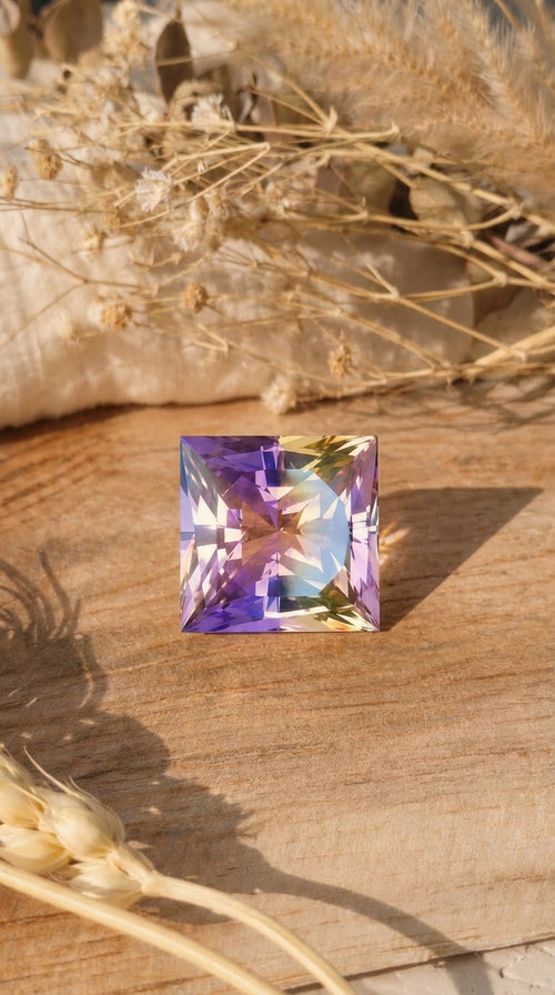 Amétrine naturelle de 7.66 ct taille princesse réalisée par Malisa Bijoux