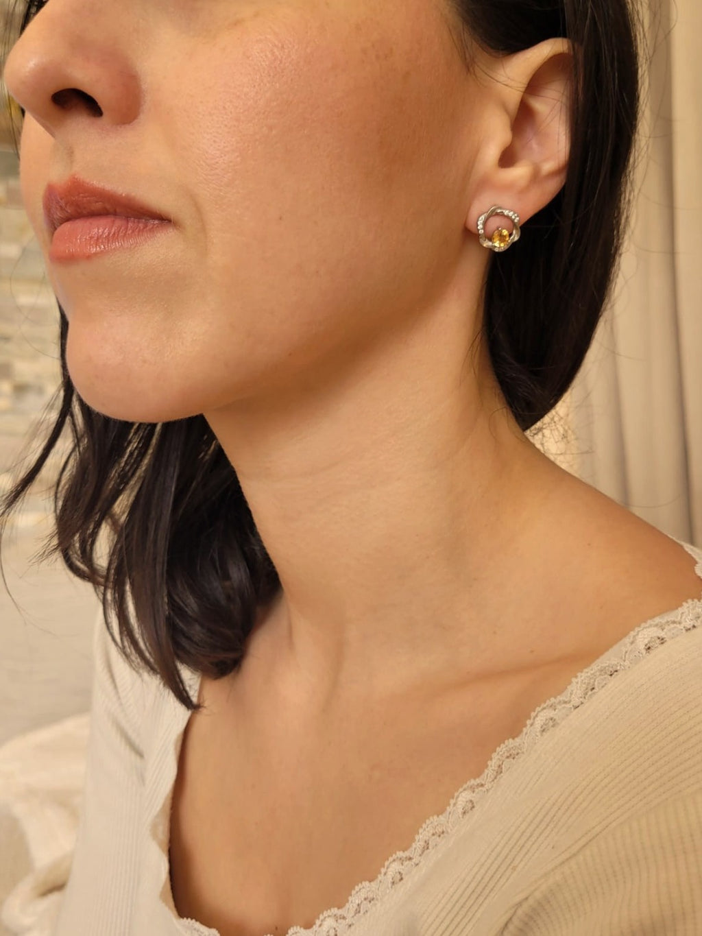 Boucles d’oreilles en argent 925 avec citrine portées