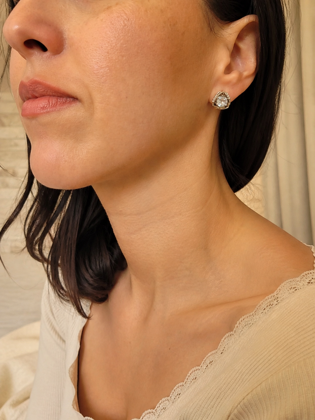 Boucles d’oreilles en argent 925 avec topaze claire portées