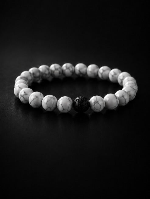 Bracelet Éclipse Lumière en howlite naturelle et pierre de lave noire 8 mm