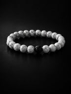 Bracelet Éclipse Lumière en howlite naturelle et pierre de lave noire 8 mm