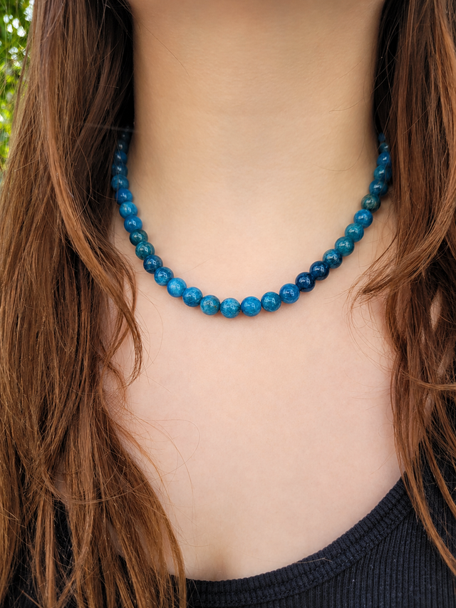 Collier en perles d’apatite naturelle 8 mm