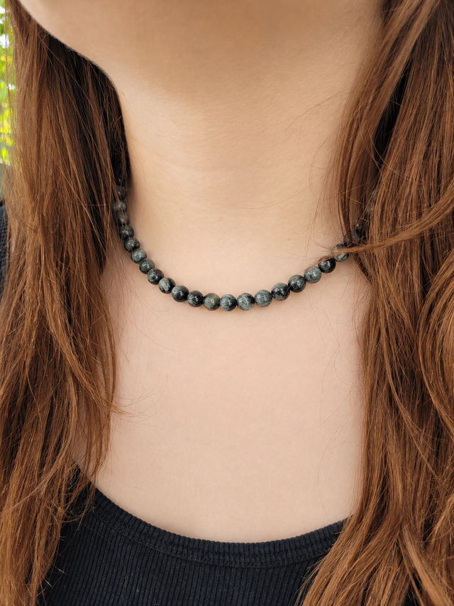 Collier en perles d’œil d’aigle naturel 8 mm