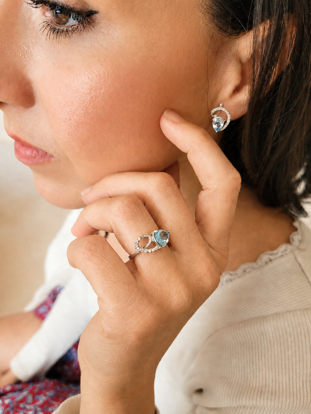 Parure en argent 925 avec topaze bleue portée