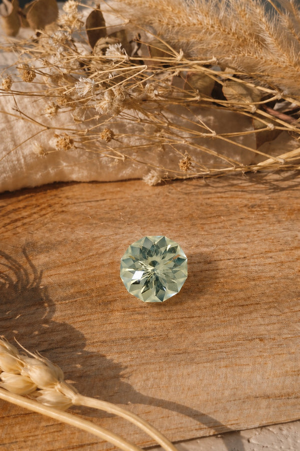 Prasiolite naturelle facettée de 4.82 carats réalisée par Malisa Bijoux