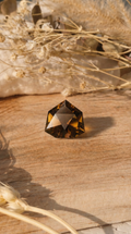 Quartz fumé naturel de 12.56 ct taille bouclier réalisé par Malisa Bijoux